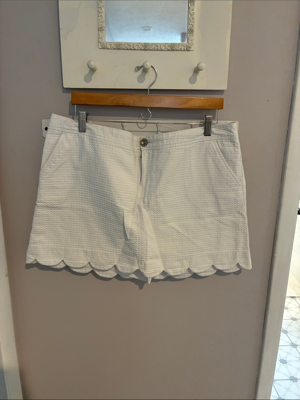 Lilly Pulitzer White Scallop-Hem Textured Shorts